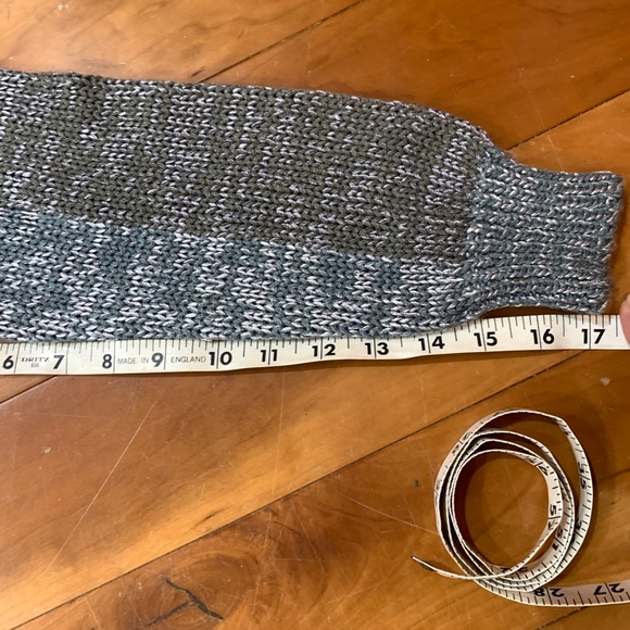 Gray and White Vintage Sweater #fall #winter - Picture 7 of 7